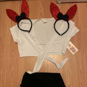 White Crop Top/Black Highwaisted Booty Shorts